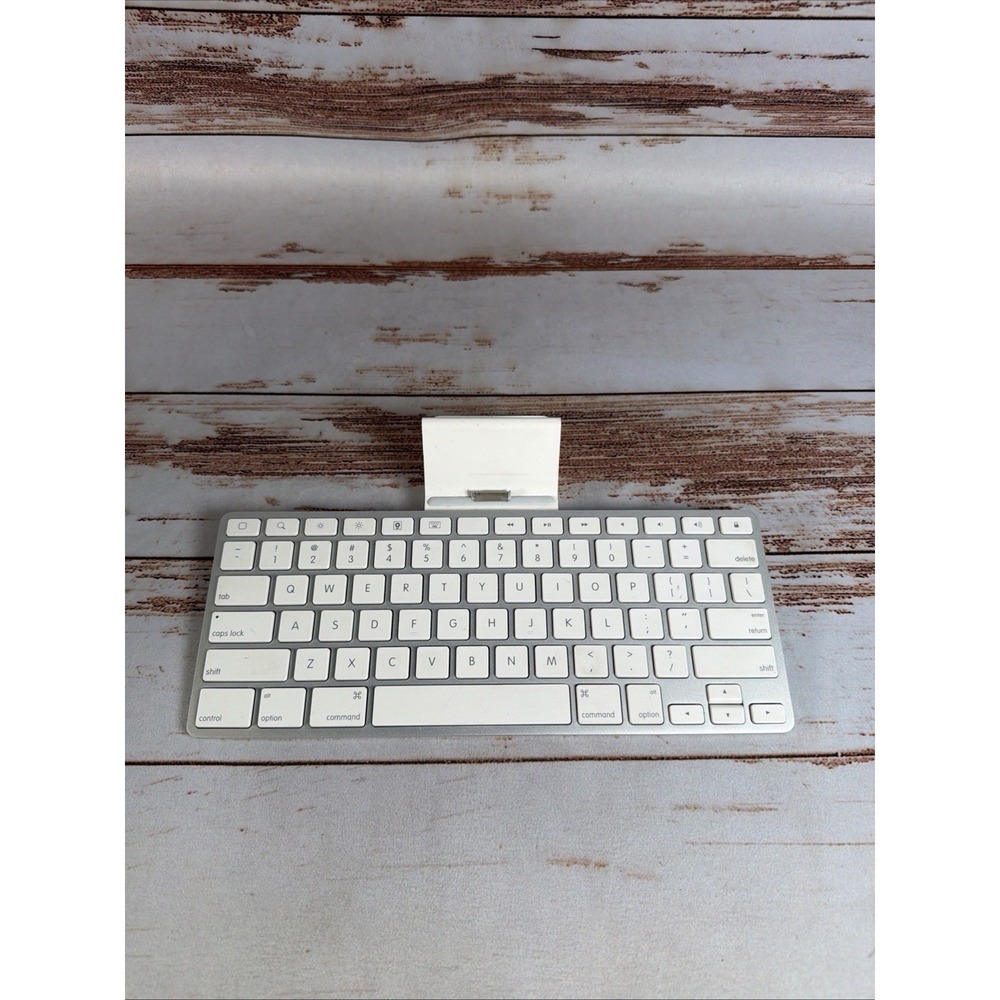 Apple iPad Keyboard Dock Model A1359 White 30-Pin iPad 1st 2nd Gen Tested